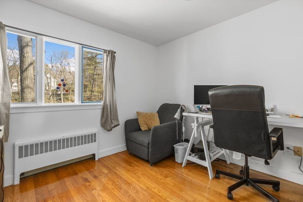 608 Beacon St photo 4