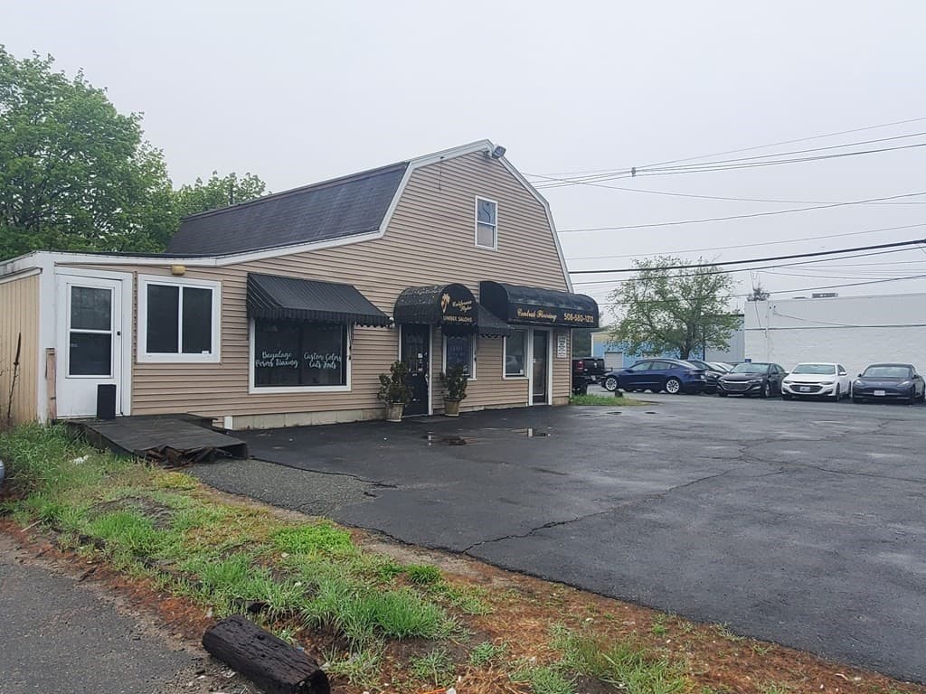 1574 Main St