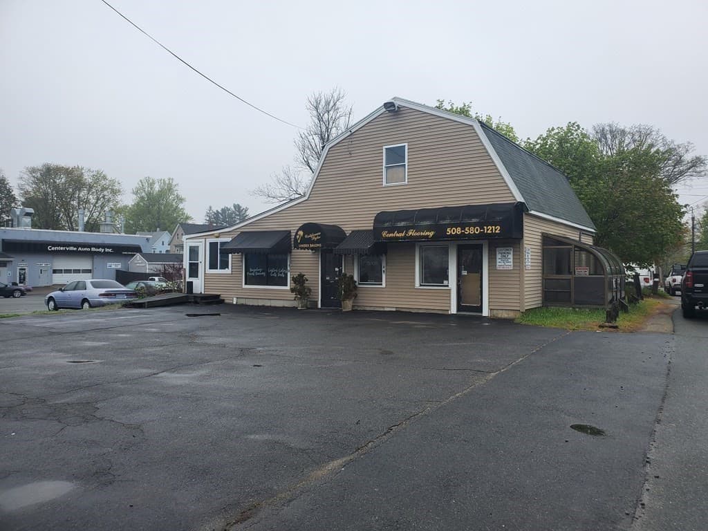 1574 Main St photo 4