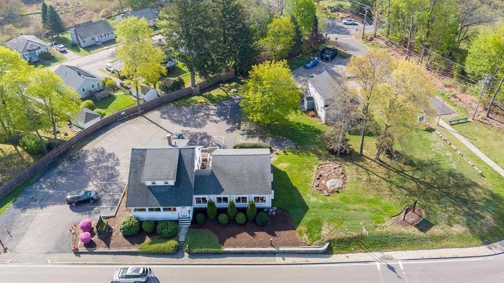 1208 Belmont Street photo 4