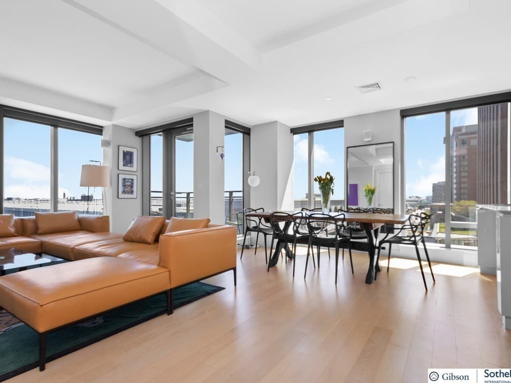 133 Seaport Boulevard #822 photo 2