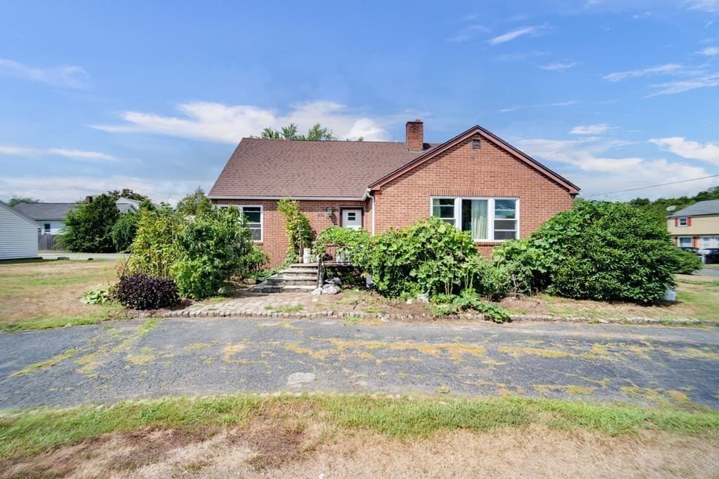 1216 Boston Rd photo 2