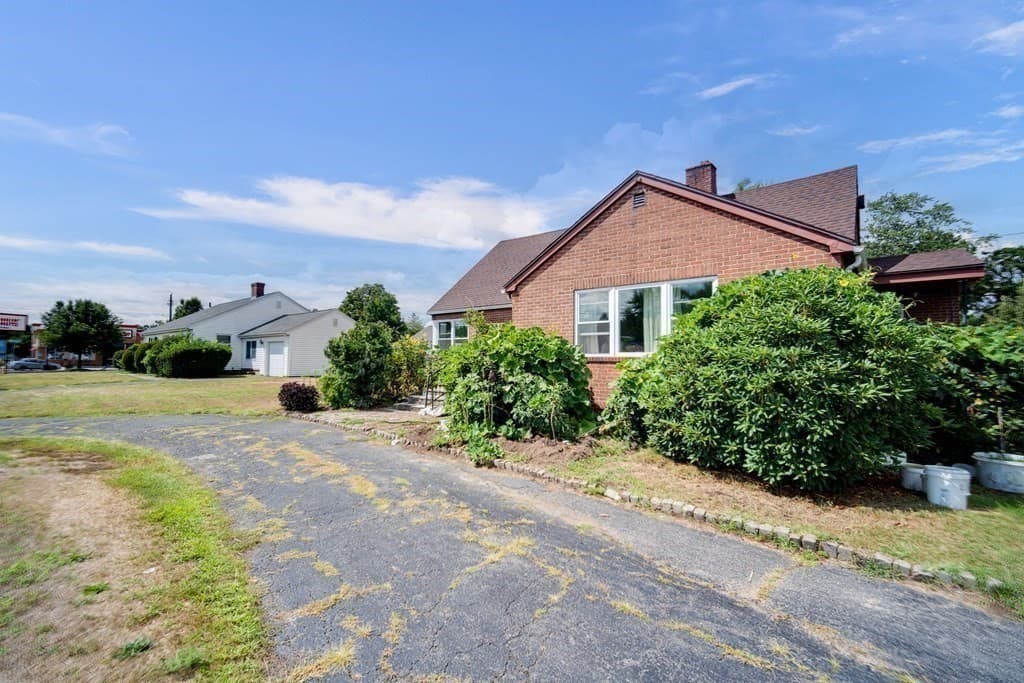 1216 Boston Rd photo 5