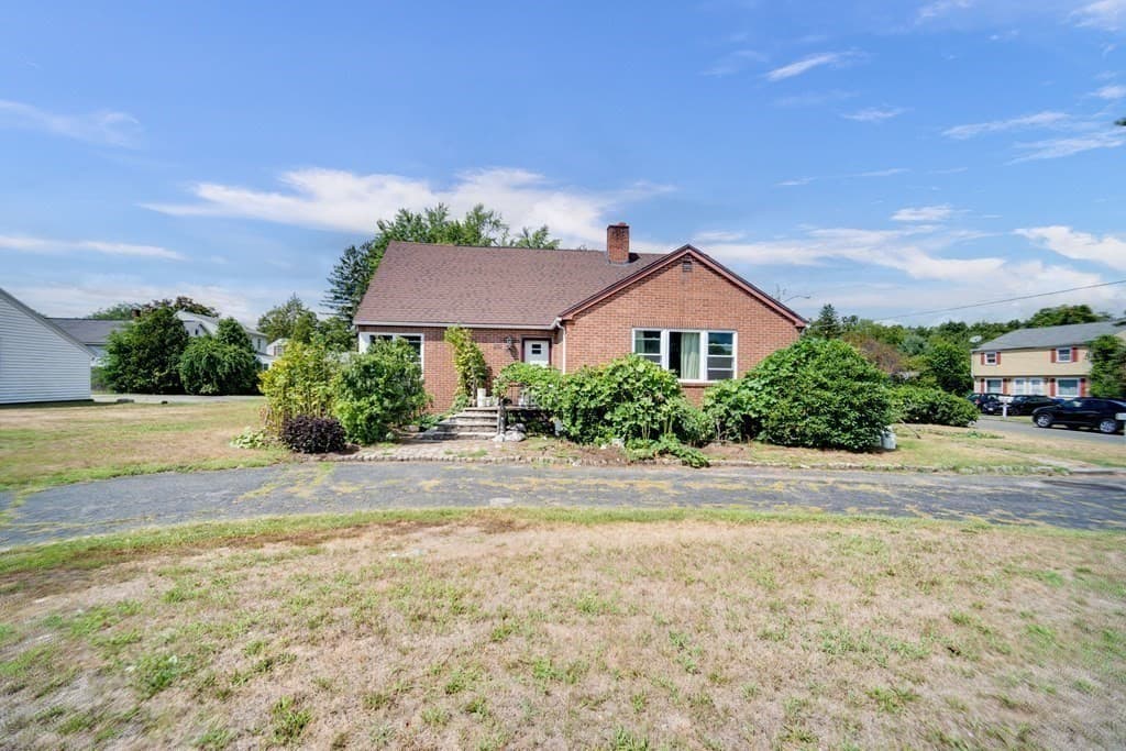 1216 Boston Rd photo 4
