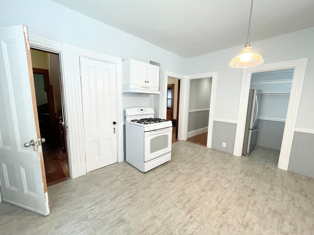 67 Roseclair #St photo 3
