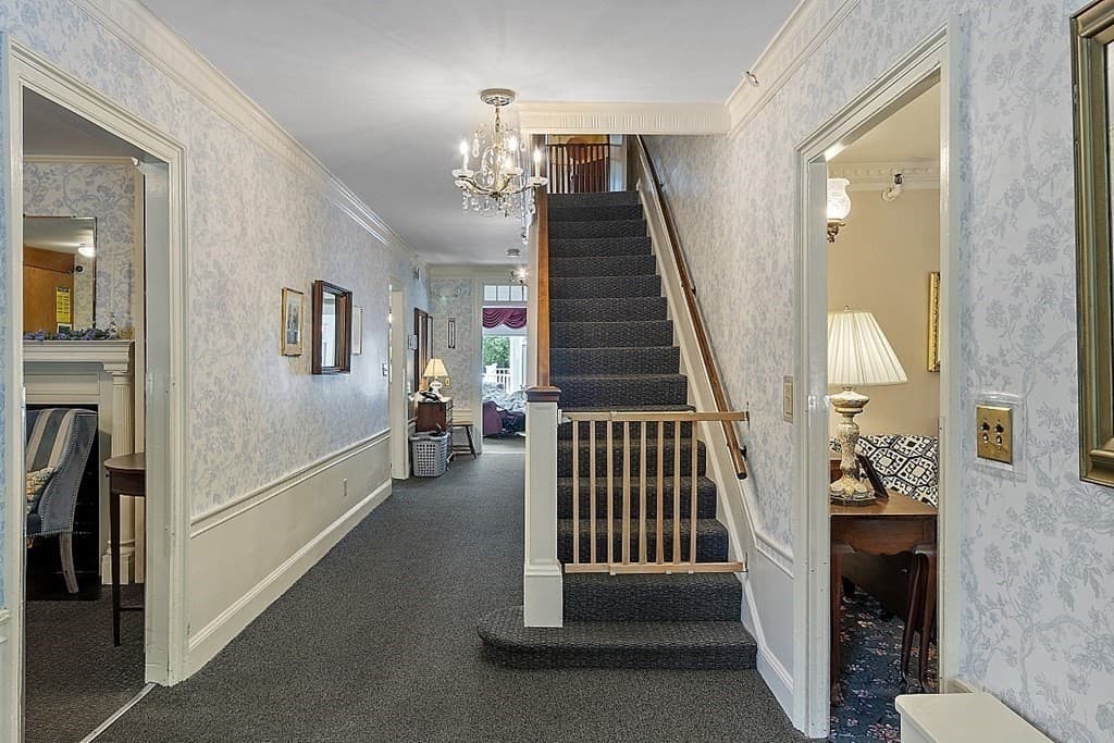 490 William St photo 3