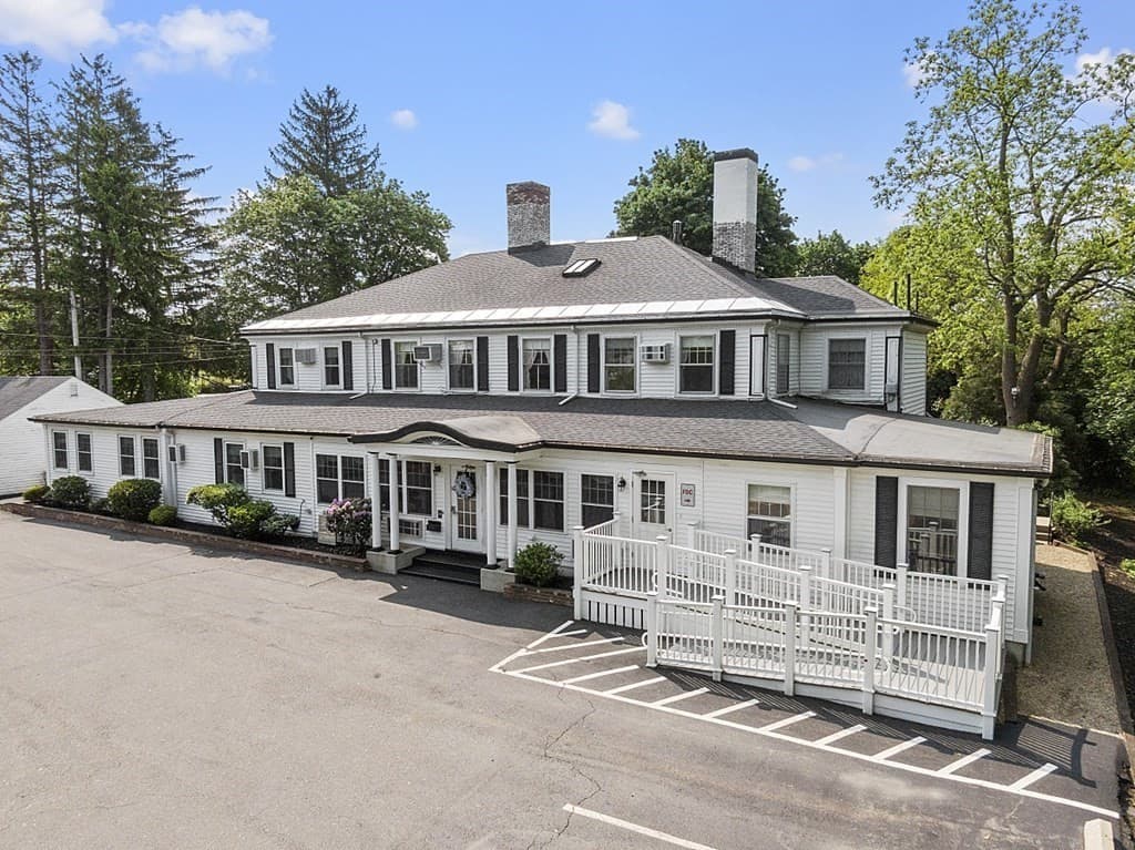 490 William St