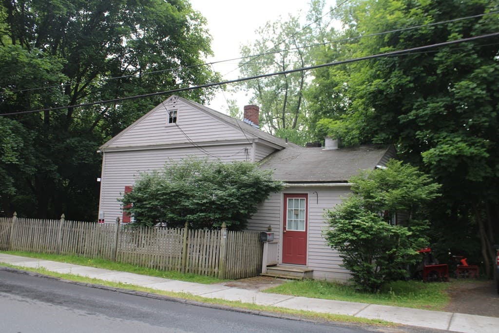 46 Colrain St