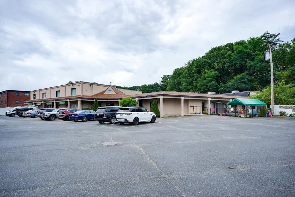 61 Nicholas Rd #9
