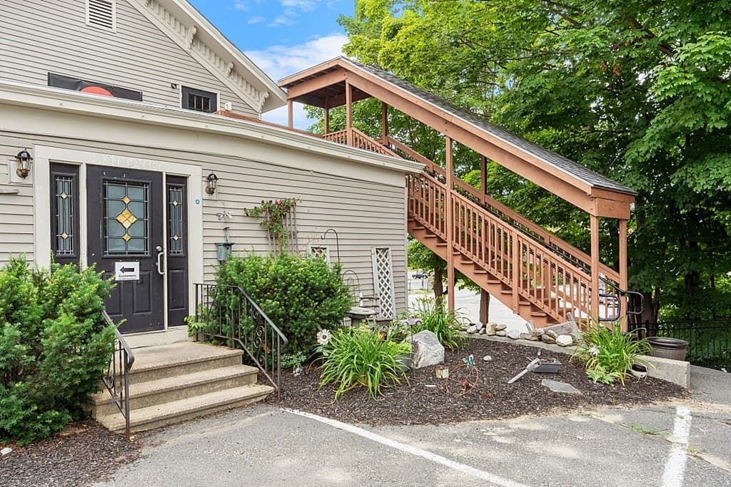 460 South St photo 3