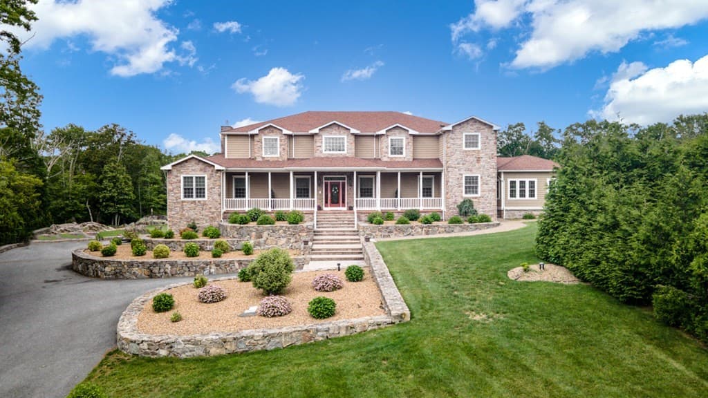 33 Moniz Drive