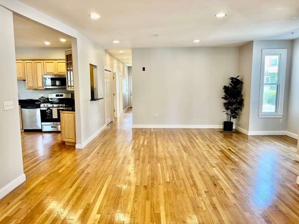 388 Medford St #1 photo 3