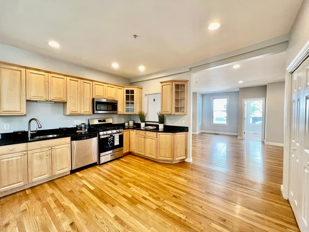 388 Medford St #1 photo 4