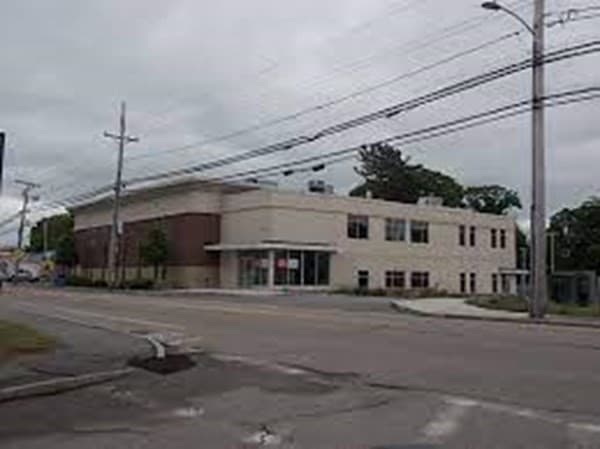 661 Centre St photo 3