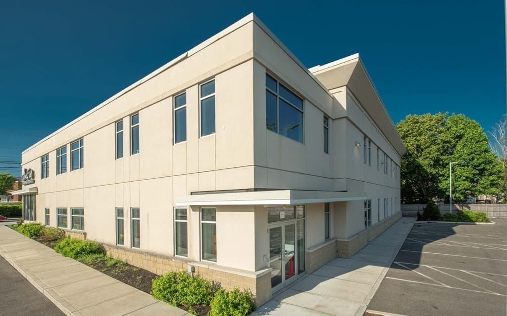 661 Centre St photo 4