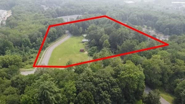 30 Greenleaves Dr