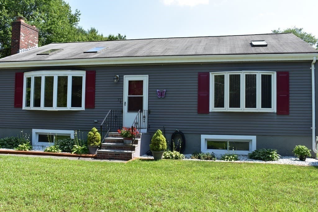 77 Pleasant Street photo 2