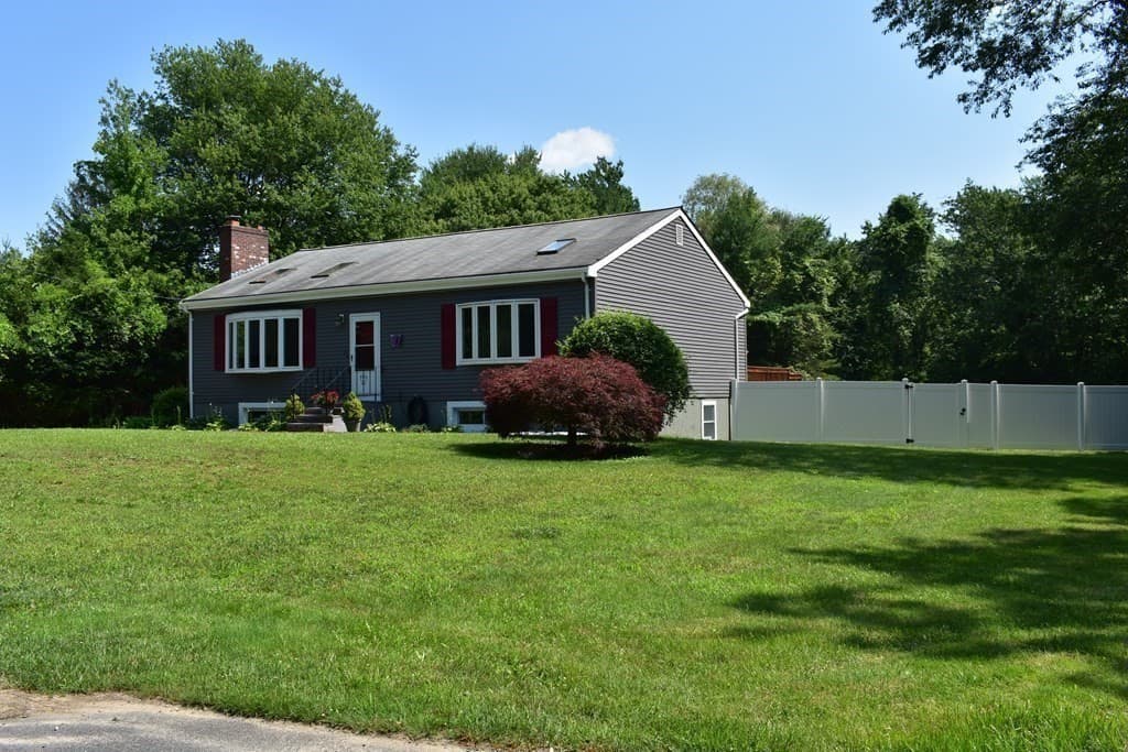 77 Pleasant Street photo 5
