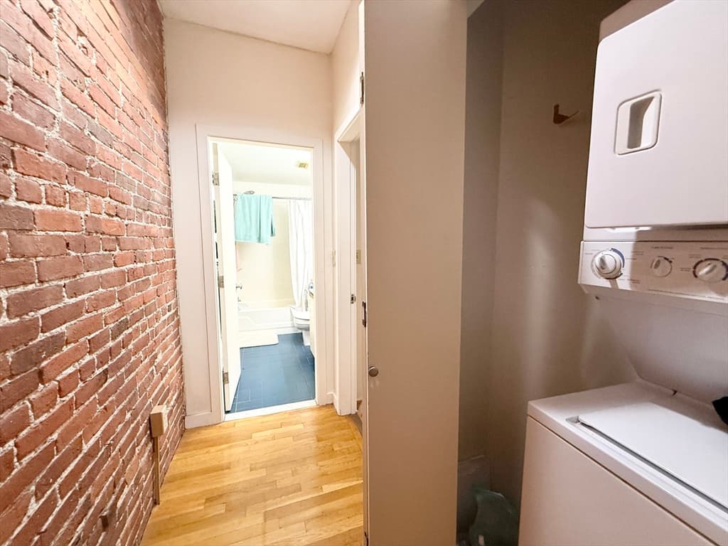 73 Gainsborough #302 photo 5