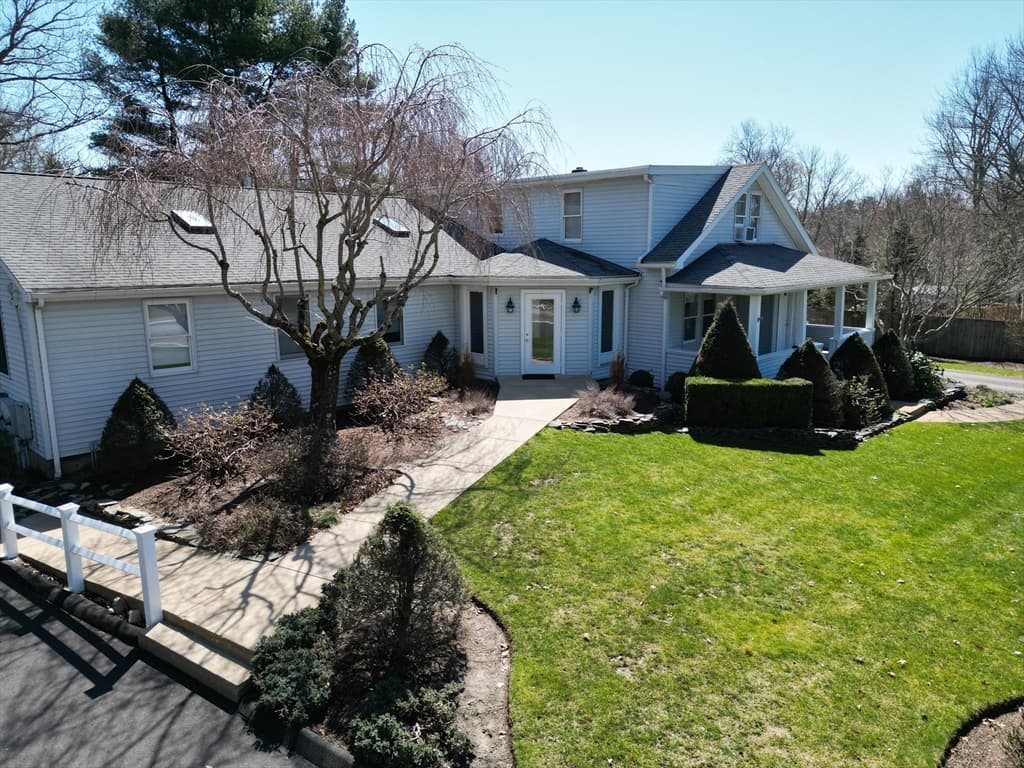 567 N Bedford St photo 5