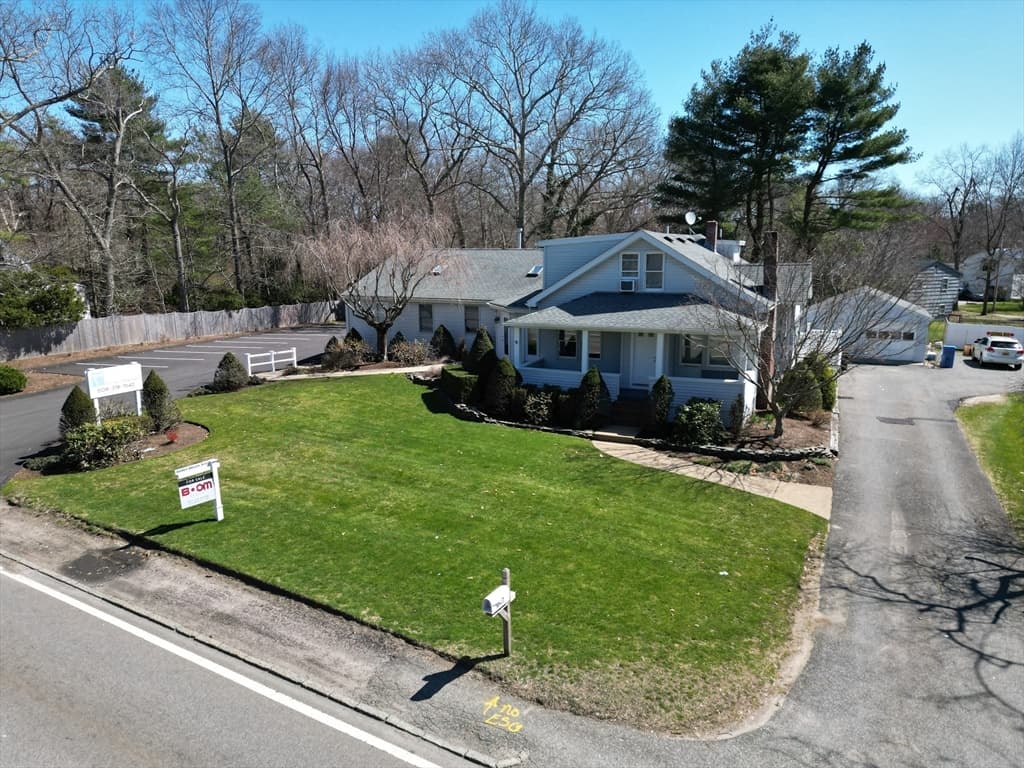 567 N Bedford St photo 4