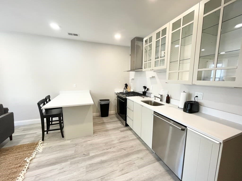 23 Newport St #1