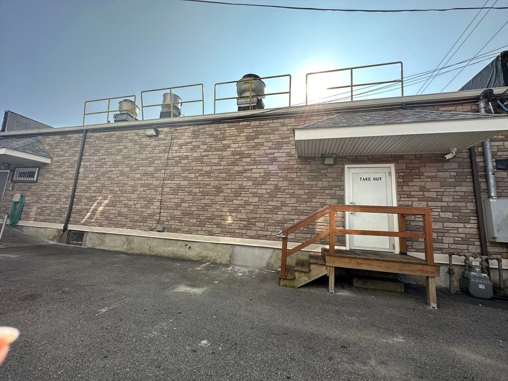 296 North Front Street photo 3