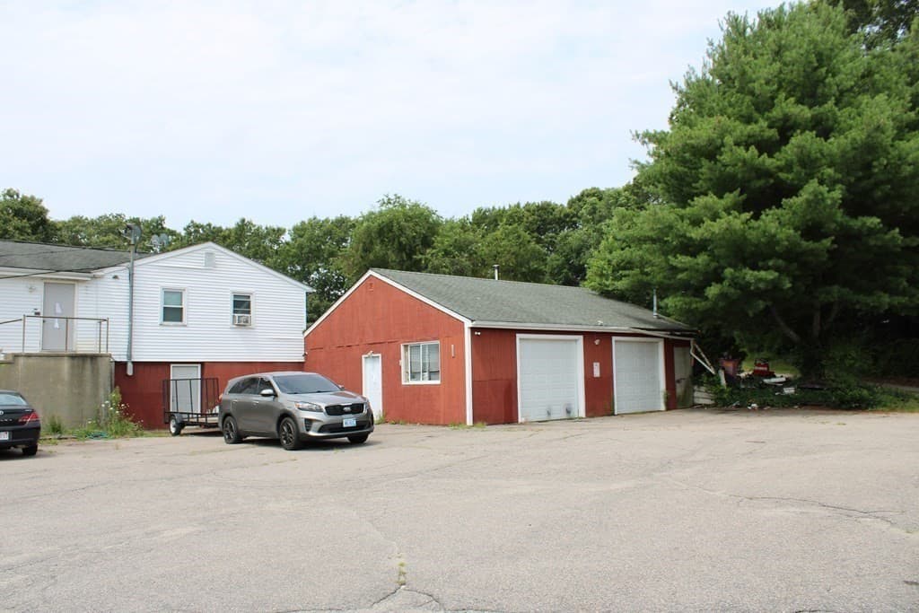 164 Winthrop St photo 4