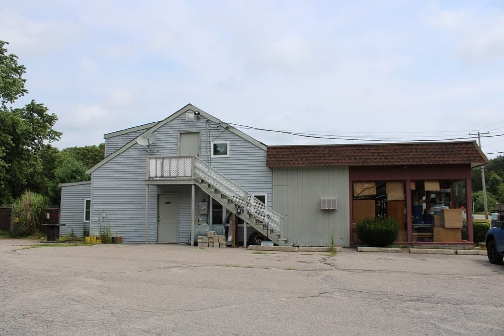 160 Winthrop St photo 3