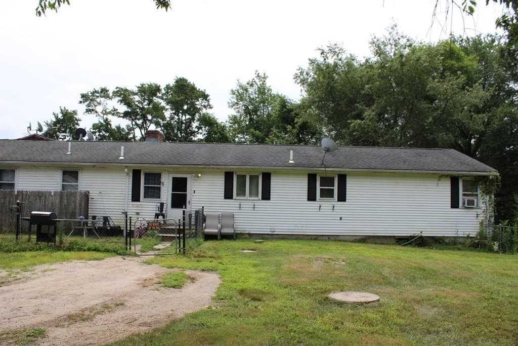 160 Winthrop St photo 5