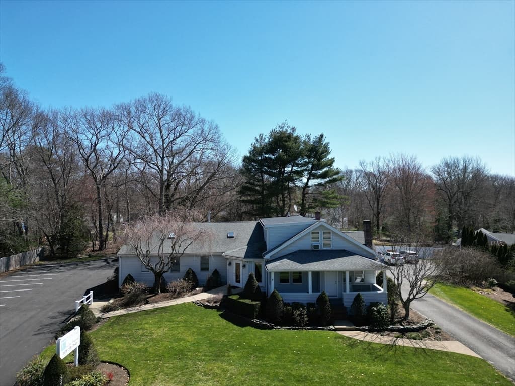 567 N Bedford St photo 5