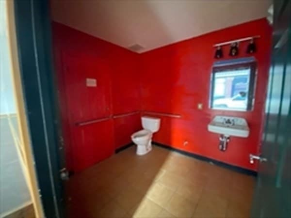 23-33 Middle St #B photo 4