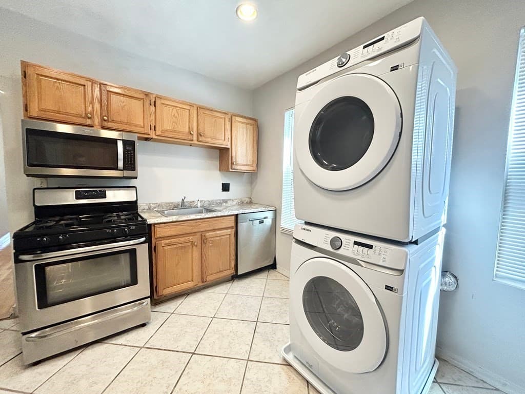 18 Eastman St #2