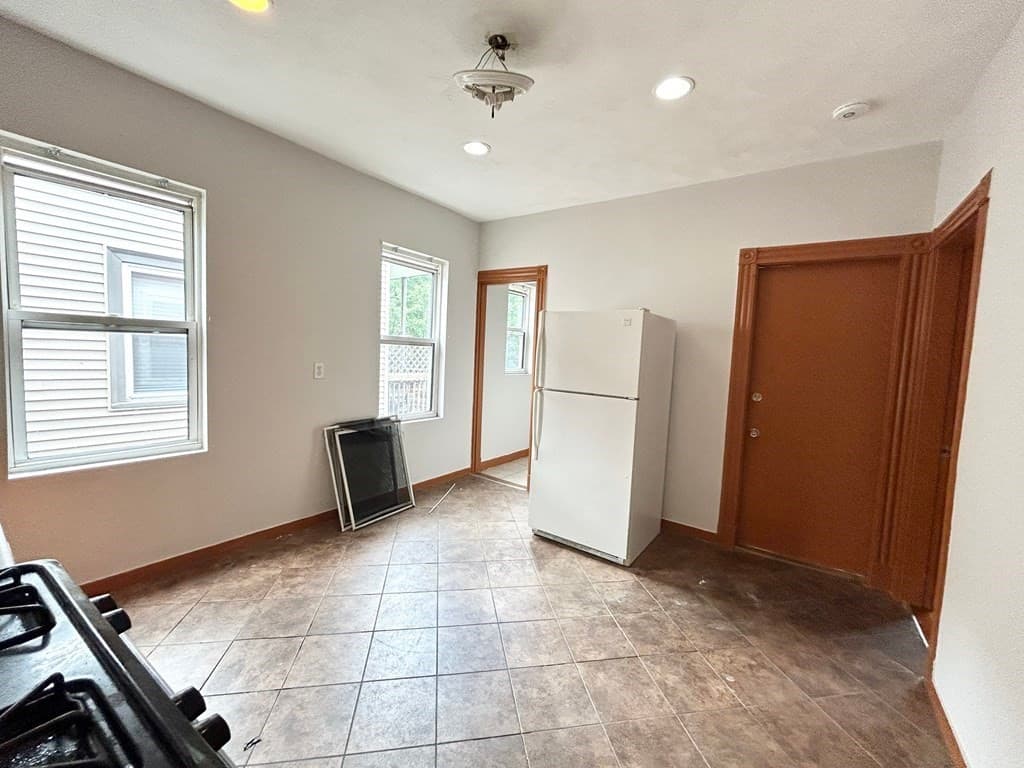 18 Eastman St #3 photo 2