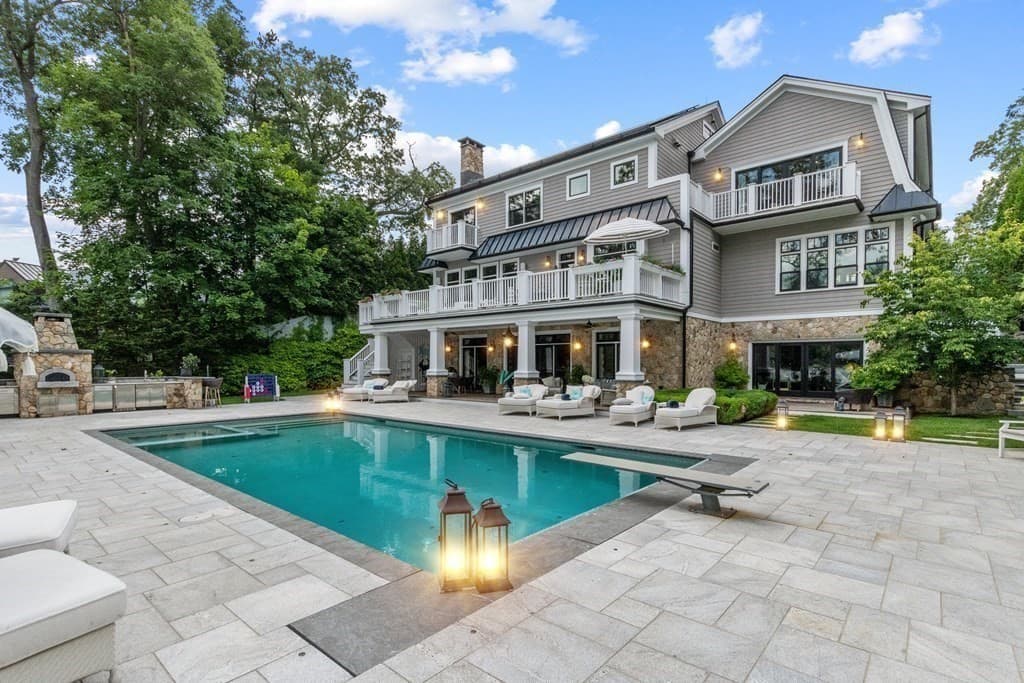 22 Indian Rock Road