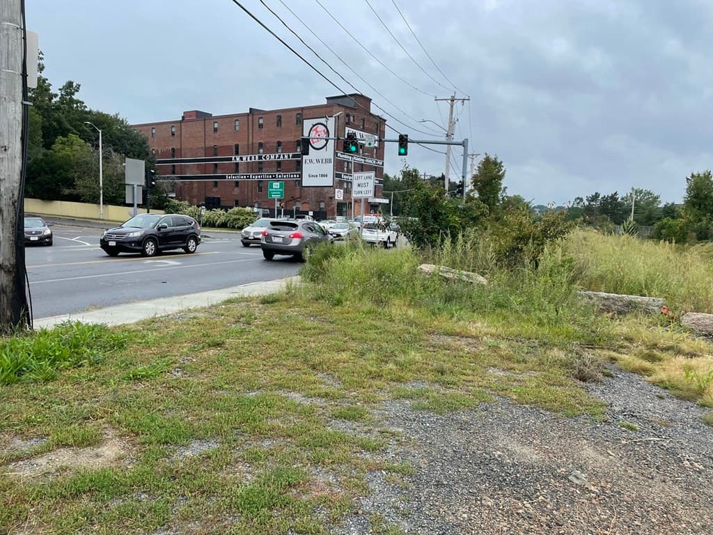 280 Bridge St photo 2