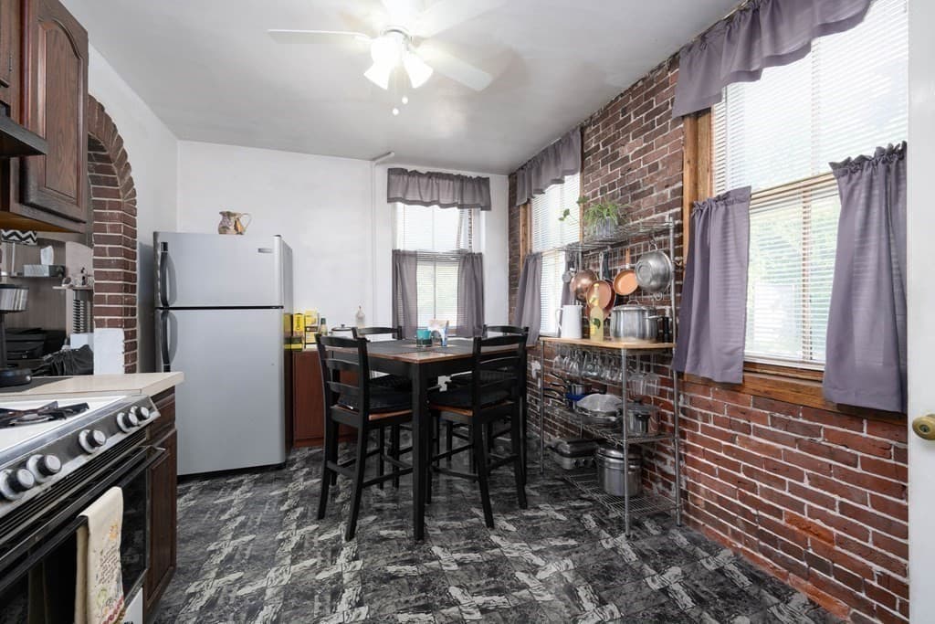 210 Marginal photo 5