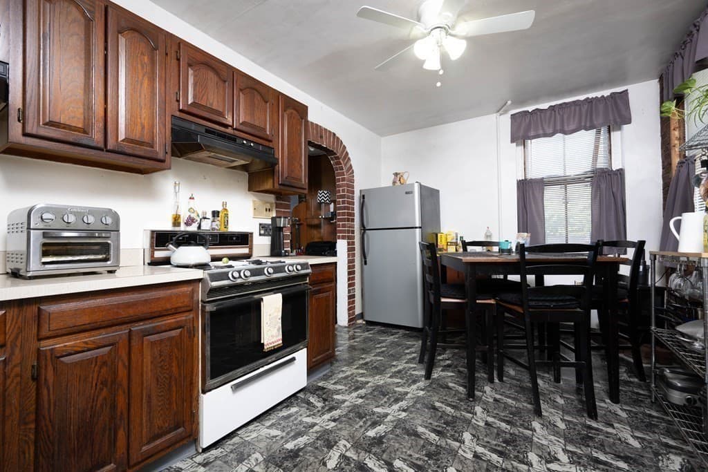 210 Marginal photo 4