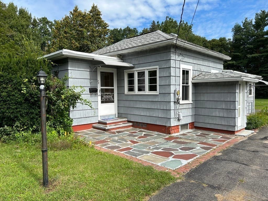 73 Glendale St. photo 3