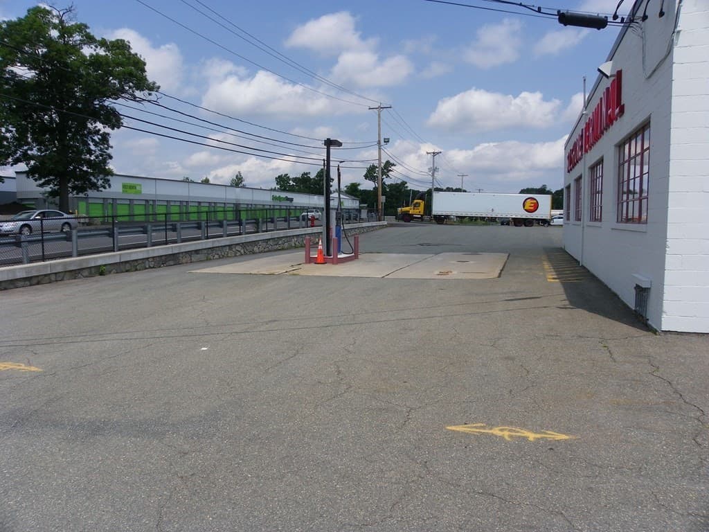 1431 Bedford St photo 3