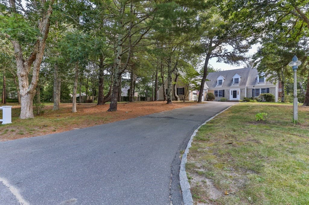 33 Farm Ln photo 2