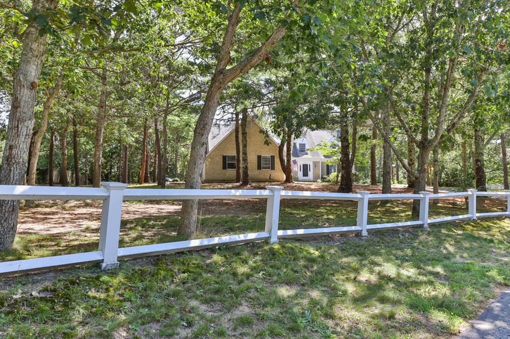 33 Farm Ln photo 3