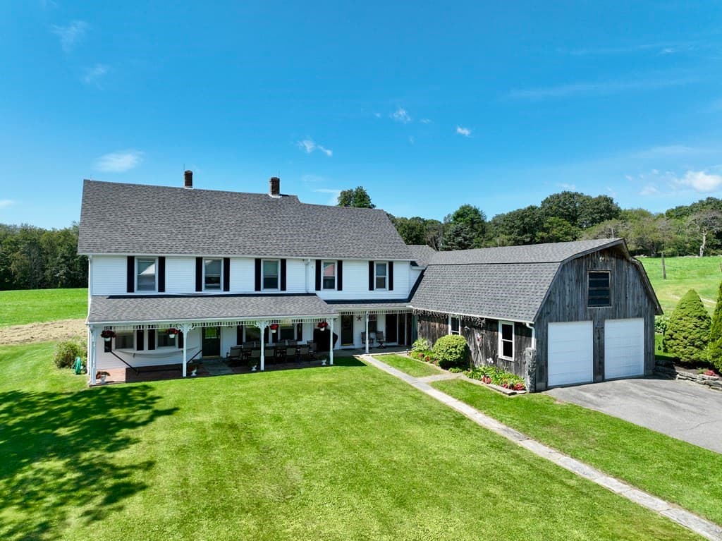 45 Maple Ln