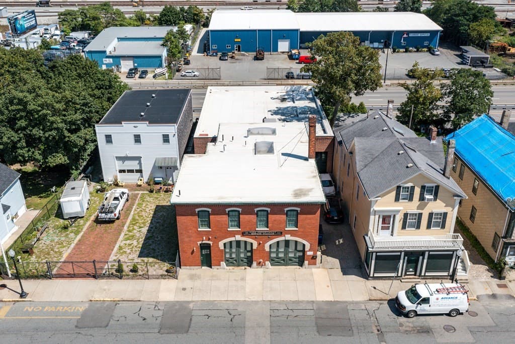 1558 Purchase St photo 4