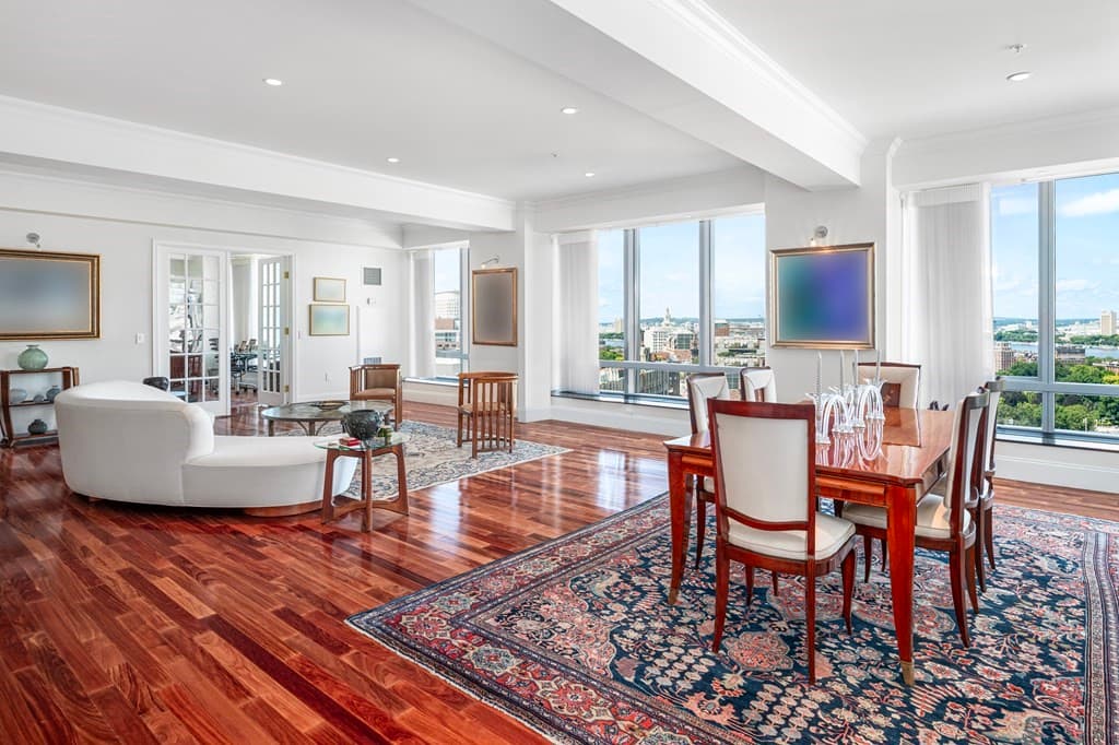 2 Avery Street #21E