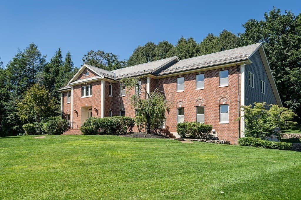 235 Warren photo 2