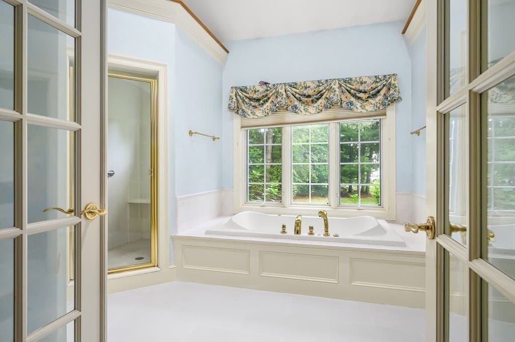 10 Wintergreen Ln photo 3