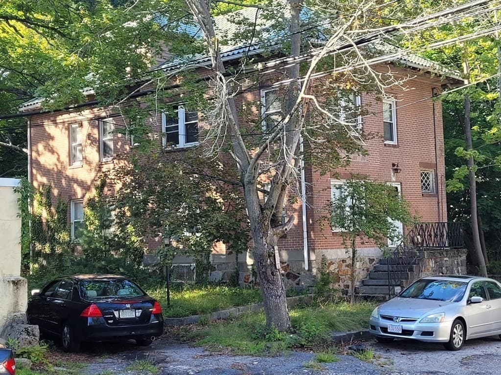 179 Hebron St photo 2