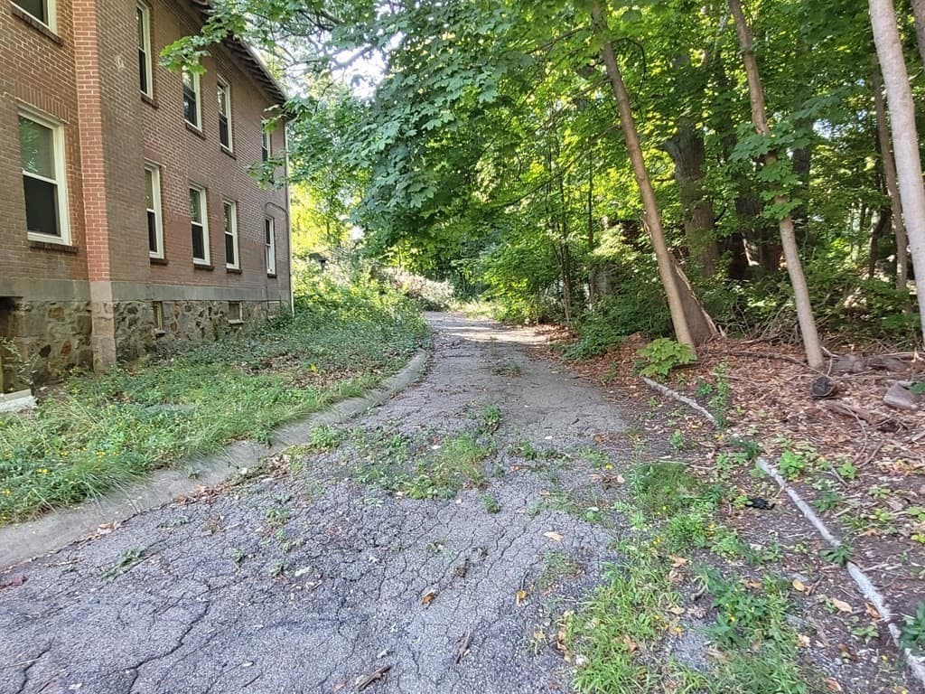 179 Hebron St photo 3
