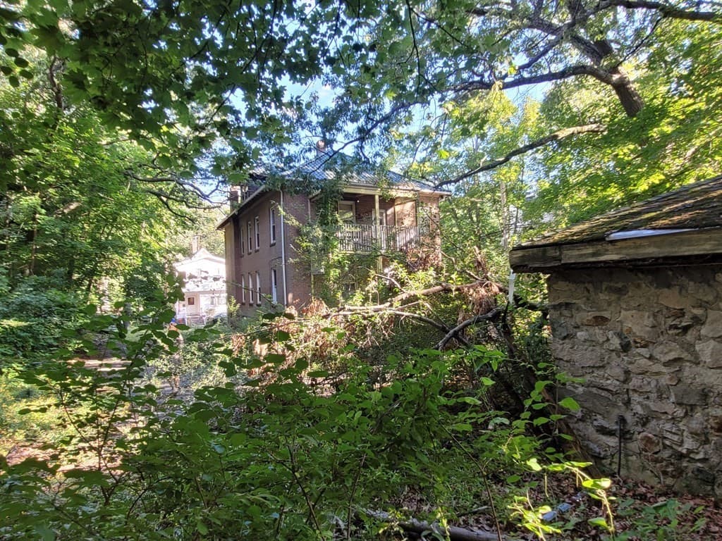 179 Hebron St photo 5